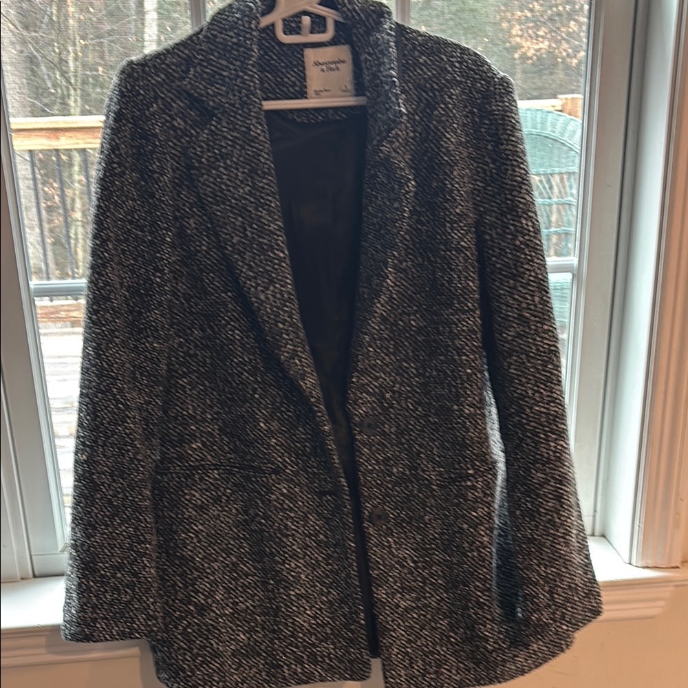 Abercrombie and FitchBlack and White Blazer with Notched Lapels